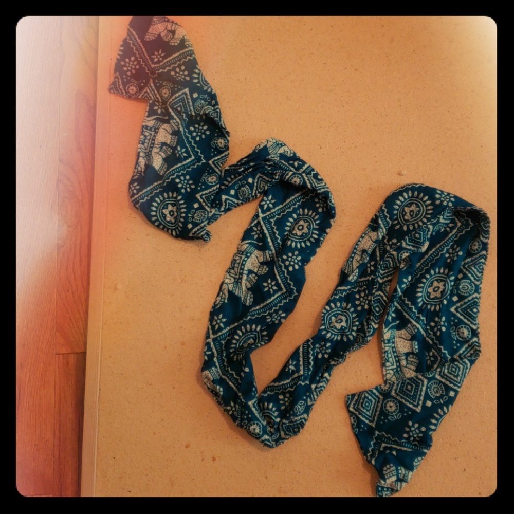 Adorable wrap! Wear it all ways.